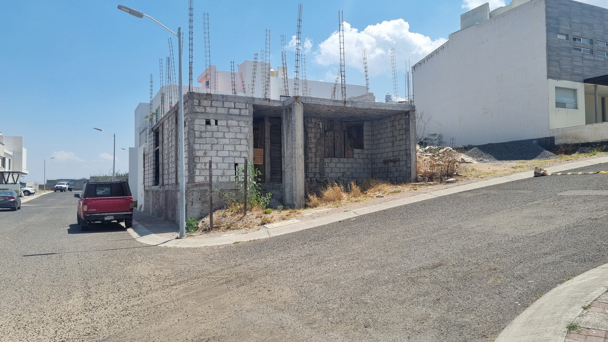 Terreno Punta Esmeralda con construcción.